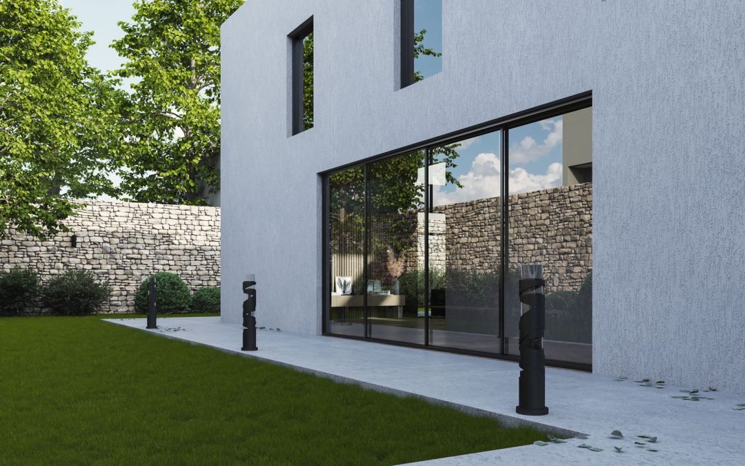 Maison individuelle à la façade enduite blanche après isolation par l’extérieur